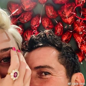 ​水果姐Katy Perry和Orlando Bloom的恋情要开花结果了～水果姐的订婚