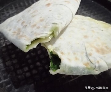 ​做韭菜盒子，是热水烫面还是冷水和面，学会这一招，又软又好吃