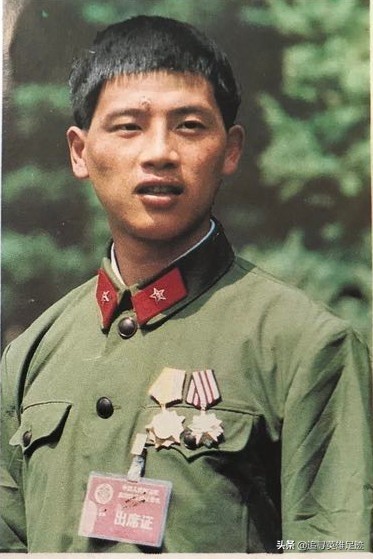 昔日老山前线一等战功英雄王高银,如今已是光荣退休的年轻老干部